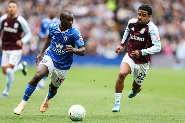 Birmingham, England, 19th April 2026. Habib Diarra of Sunderland goes forward with the ball during the Aston Villa vs Sunderland Premier League match at Villa Park, Birmingham. Picture credit should read: Gareth Evans Sportimage EDITORIAL USE ONLY. No use with unauthorised audio, video, data, fixture lists, club league logos or live services. Online in-match use limited to 120 images, no video emulation. No use in betting, games or single club league player publications. SPI_035_GE_Aston_Villa_vs_Sunderland SPI-4703-0035