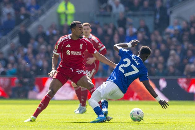 Football - FA Premier League - Everton FC v Liverpool FC LIVERPOOL, ENGLAND - Sunday, April 19, 2026: Liverpool s Ryan Gravenberch challenges Everton s Idrissa Gueye (R) during the FA Premier League match between Everton FC and Liverpool FC, the 248th Merseyside Derby, at Bramley-Moore Dock. (Photo by David Rawcliffe Propaganda) LIVERPOOL Bramley-Moore Dock MERSEYSIDE ENGLAND  Copyright: xDavidxRawcliffex P2026-04-19-Everton_Liverpool-64