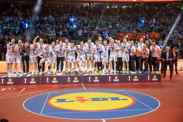 19.04.2026, xgox, Handball - DHB Pokal Spiel Platz 3 SC Magdeburg - TBV Lemgo Lippe emspor, v.l. Lemgo Jubel ueber den Sieg, Jubel nach Spielende Koeln