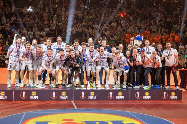 19.04.2026, xgox, Handball - DHB Pokal Spiel Platz 3 SC Magdeburg - TBV Lemgo Lippe emspor, v.l. Lemgo Jubel ueber den Sieg, Jubel nach Spielende Koeln