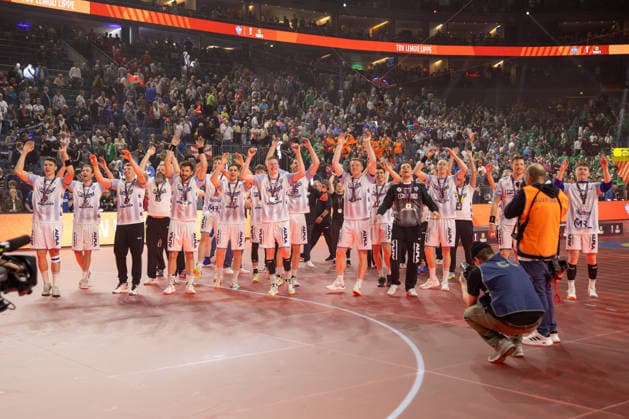 19.04.2026, xgox, Handball - DHB Pokal Spiel Platz 3 SC Magdeburg - TBV Lemgo Lippe emspor, v.l. Lemgo Jubel ueber den Sieg, Jubel nach Spielende Koeln