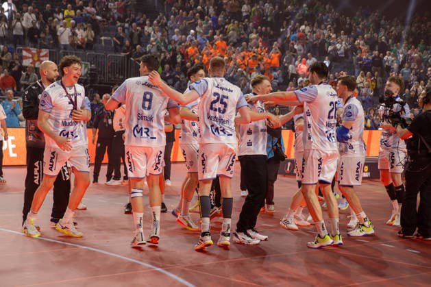 19.04.2026, xgox, Handball - DHB Pokal Spiel Platz 3 SC Magdeburg - TBV Lemgo Lippe emspor, v.l. Lemgo Jubel ueber den Sieg, Jubel nach Spielende Koeln