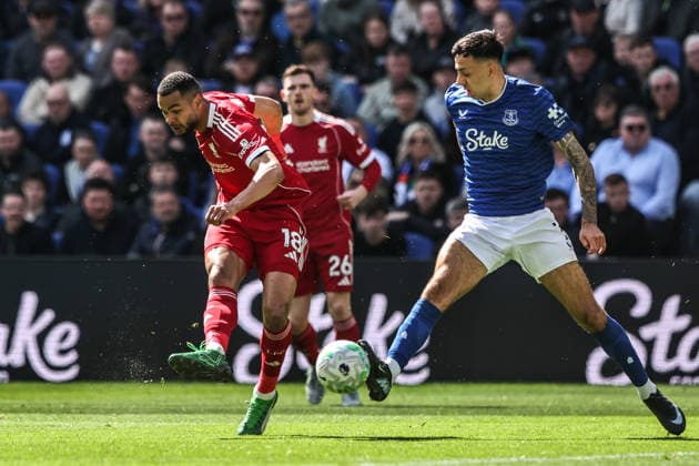 Premier League: Everton v Liverpool Cody Gakpo of Liverpool takes a shot on goal during the Premier League match Everton vs Liverpool at Hill Dickinson Stadium, Liverpool, United Kingdom on 19 April 2026 (Photo by Alfie Cosgrove News Images) Liverpool Hill Dickinson Stadium Merseyside United Kingdom Copyright: xAlfiexCosgrove NewsxImagesx