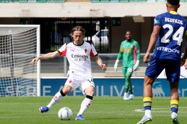 AC Milan s Luka Modric the Serie A soccer match between Hellas Verona and A.C. Milan at the Bentegodi Stadium in Verona, north west Italy - Sunday , April 19 , 2026. - Soccer .  Copyright: xPaolaxGarbuio Lapressex