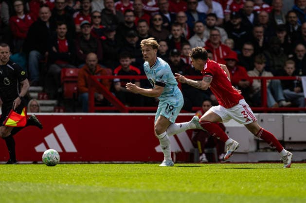 19th April 2026; The City Ground, Nottingham, England; Premier League Football, Nottingham Forest versus Burnley; Zian Flemming of Burnley takes on Neco Williams of Nottingham Forest GodfreyxPitt