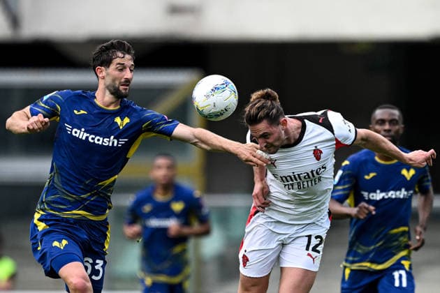 Mg Verona 19 04 2026 - campionato di calcio Serie A Hellas Verona-Milan foto Matteo Gribaudi Image nella foto: Adrien Rabiot-Roberto Gagliardini 