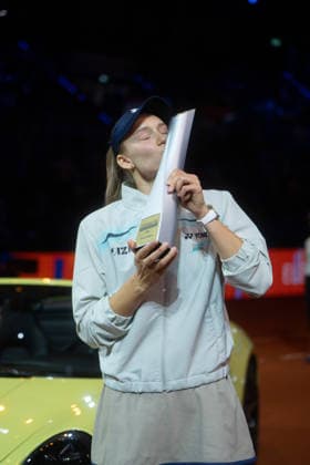 Siegerin Elena Rybakina (KAZ) im Bild mit Sieger Pokal vor Porsche 911, Freude, Jubel, Emotion, küsst Pokal, GER, Elena Rybakina vs. Karolina Muchova, Tennis, ATP, Tennis Herren Turnier, WTA, Tennis Damen 500, Porsche Tennis Grand-Prix, Finale, 19.04.2026, GER, Elena Rybakina vs. Karolina Muchova, Tennis, ATP-Turnier, WTA 500, Porsche Tennis Grand-Prix, Finale, 19.04.2026, Stuttgart Copyright: xEibner-Pressefoto EdwardxCheungx EP_ECG