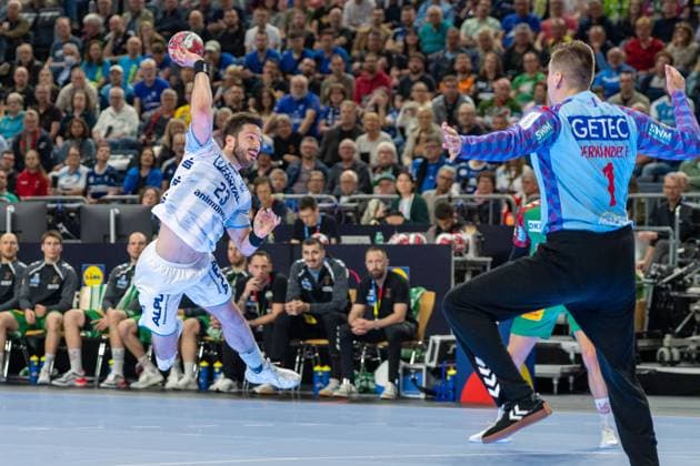 Tim Suton, Rueckraum (TBV Lemgo Lippe 23), Sergey Hernandez Ferrer, Torwart, (SC Magdeburg 1), TBV Lemgo Lippe - SC Magdeburg, DHB-Pokal Maenner, Herren, 6. Spieltag, Spiel um Platz 3, Daikin HBL, Lidl Final 4, 19.04.2026 Köln NRW Deutschland