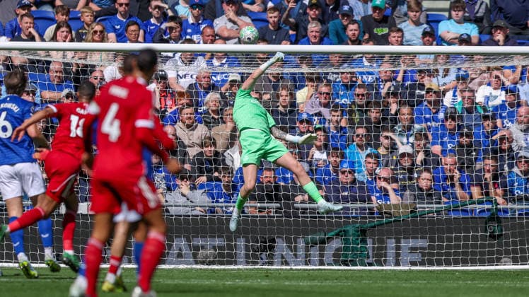 Everton v Liverpool, Premier League Everton goalkeeper Jordan Pickford (1) saves during the Premier League match between Everton and Liverpool at Hill Dickinson Stadium, Liverpool, UK on 19 April 2026. Editorial use only DataCo restrictions apply See www.football-dataco.com , Copyright: xSimonxDaviesx PSI-24105-0014