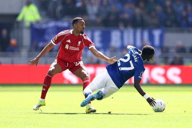 Everton v Liverpool 19 April 2026, Liverpool - Premier League Football - Everton v Liverpool - Ryan Gravenberch of Liverpool and Idrissa Gana Gueye of Everton - Photo: Jacques Feeney Offside. Liverpool UK Copyright: xJacquesxFeeneyx xOffsidexOffside