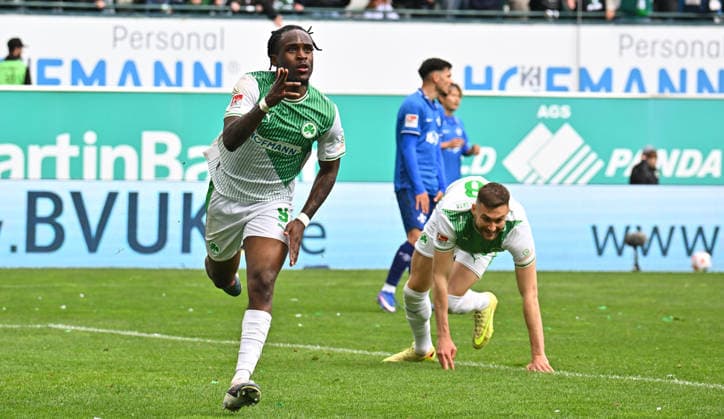 19.04.2026 - Fussball - Saison 2025 2026 - 2. Fussball - Bundesliga - 30. Spieltag: SpVgg Greuther Fürth ( Kleeblatt ) - SV Darmstadt 98 ( Lilien ) - Sportfoto Zink MeZi - xmexzix - DFL regulations prohibit any use of photographs as image sequences and or quasi-video - only for editorial use - Torjubel Jubel Freude nach Treffer Tor Torschuß zum 2:2 durch Noel Futkeu (9, SpVgg Greuther Fürth )