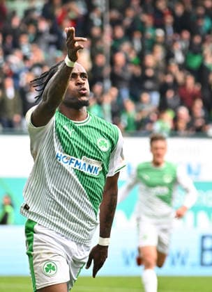 19.04.2026 - Fussball - Saison 2025 2026 - 2. Fussball - Bundesliga - 30. Spieltag: SpVgg Greuther Fürth ( Kleeblatt ) - SV Darmstadt 98 ( Lilien ) - Sportfoto Zink MeZi - xmexzix - DFL regulations prohibit any use of photographs as image sequences and or quasi-video - only for editorial use - Torjubel Jubel Freude nach Treffer Tor Torschuß zum 2:2 durch Noel Futkeu (9, SpVgg Greuther Fürth )