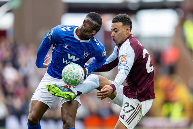 Aston Villa v Sunderland, Premier League Aston Villa midfielder Morgan Rogers (27) battles for ball during the Premier League match between Aston Villa and Sunderland at Villa Park, Birmingham, UK on 19 April 2026. Birmingham Villa Park West Midlands UK Editorial use only DataCo restrictions apply See www.football-dataco.com , Copyright: xManjitxNarotrax PSI-24107-0030