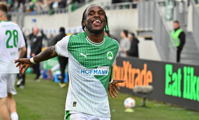 19.04.2026 - Fussball - Saison 2025 2026 - 2. Fussball - Bundesliga - 30. Spieltag: SpVgg Greuther Fürth ( Kleeblatt ) - SV Darmstadt 98 ( Lilien ) - Sportfoto Zink - xwoxzix - DFL regulations prohibit any use of photographs as image sequences and or quasi-video - only for editorial use - Torjubel Jubel Freude nach Treffer Tor Torschuß zum 3:2 durch Noel Futkeu (9, SpVgg Greuther Fürth ) -