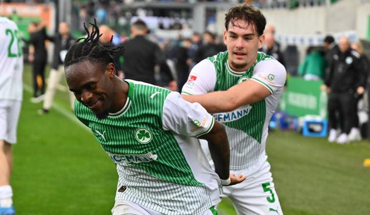 19.04.2026 - Fussball - Saison 2025 2026 - 2. Fussball - Bundesliga - 30. Spieltag: SpVgg Greuther Fürth ( Kleeblatt ) - SV Darmstadt 98 ( Lilien ) - Sportfoto Zink - xwoxzix - DFL regulations prohibit any use of photographs as image sequences and or quasi-video - only for editorial use - Torjubel Jubel Freude nach Treffer Tor Torschuß zum 3:2 durch Noel Futkeu (9, SpVgg Greuther Fürth ) - Noel Futkeu (9, SpVgg Greuther Fürth ) Reno Münz Muenz (5, SpVgg Greuther Fürth )