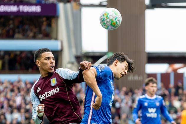 Aston Villa v Sunderland, Premier League Aston Villa midfielder Morgan Rogers (27) battles for header with Sunderland defender Luke O Nien (13) during the Premier League match between Aston Villa and Sunderland at Villa Park, Birmingham, UK on 19 April 2026. Birmingham Villa Park West Midlands UK Editorial use only DataCo restrictions apply See www.football-dataco.com , Copyright: xManjitxNarotrax PSI-24107-0033