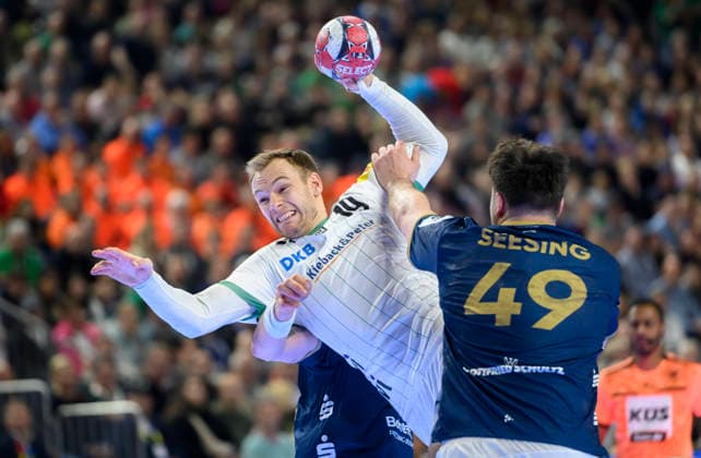 (l-r) Mathias GIDSEL (B), Aron SEESING (BHC) Zweikampf, Aktion. Finale Füchse Berlin (B) - Bergischer HC (BHC), am 19.04.2026. Handball DHB Pokal Final4 2026, vom 18.04 - 19.04.2026 in Koeln Deutschland. Â