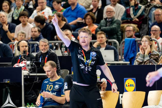 Köln, 19.04.2026, Handball, Herren, Lidl Final4, DHB Pokal, Finale, Füchse Berlin - Bergischer HC Markus Pütz (Bergischer HC) gibt Anweisungen Köln Lanxess Arena NRW Germany