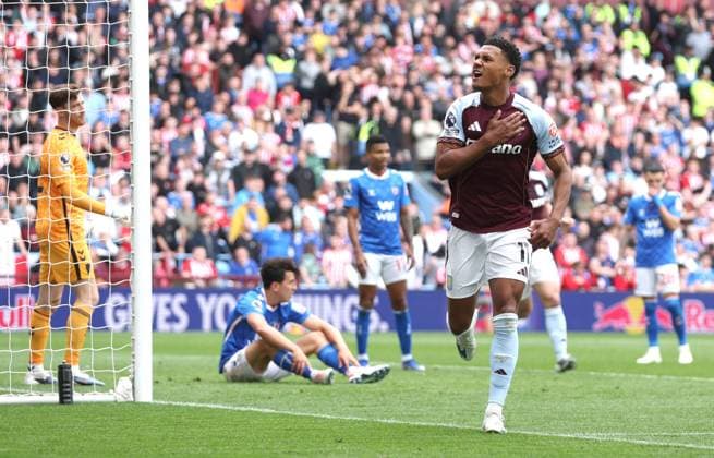 Ollie Watkins of Aston Villa celebrates scoring a goal to make the score 2-1 Aston Villa v Sunderland, Premier League, Football, Villa Park, Birmingham, UK - 19 Apr 2026Birmingham Villa Park United Kingdom EDITORIAL USE ONLY No use with unauthorised audio, video, data, fixture lists, club league logos or live services. Online in-match use limited to 120 images, no video emulation. No use in betting, games or single club league player publications. Copyright: xKieranxMcManus Shutterstockx 16832205ah