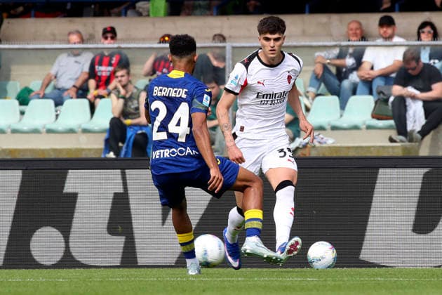 AC Milan s Davide Bartesaghi the Serie A soccer match between Hellas Verona and A.C. Milan at the Bentegodi Stadium in Verona, north west Italy - Sunday , April 19 , 2026. - Soccer .  Copyright: xPaolaxGarbuio Lapressex