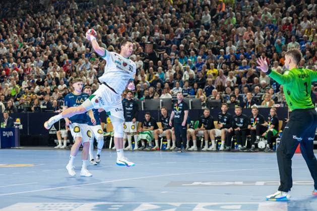 Mijajlo Marsenić, Kreislaeufer, (Fuechse Berlin 93), Christopher Rudeck, Torwart (Bergischer Handball-Club 06 1), Bergischer HC - Fuechse Berlin, DHB-Pokal Maenner, Herren, 6. Spieltag, Finale, Daikin HBL, Lidl Final 4, 19.04.2026 Köln NRW Deutschland