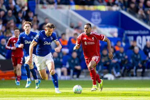 Football - FA Premier League - Everton FC v Liverpool FC LIVERPOOL, ENGLAND - Sunday, April 19, 2026: Liverpool s Ryan Gravenberch during the FA Premier League match between Everton FC and Liverpool FC, the 248th Merseyside Derby, at Bramley-Moore Dock. (Photo by David Rawcliffe Propaganda) LIVERPOOL Bramley-Moore Dock MERSEYSIDE ENGLAND  Copyright: xDavidxRawcliffex P2026-04-19-Everton_Liverpool-127