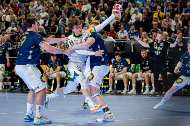 Köln, 19.04.2026, Handball, Herren, Lidl Final4, DHB Pokal, Finale, Füchse Berlin - Bergischer HC Nils Lichtlein (Füchse Berlin, 17) im Zweikampf mit Johannes Wasielewski (Bergischer HC, 77) Köln Lanxess Arena NRW Germany