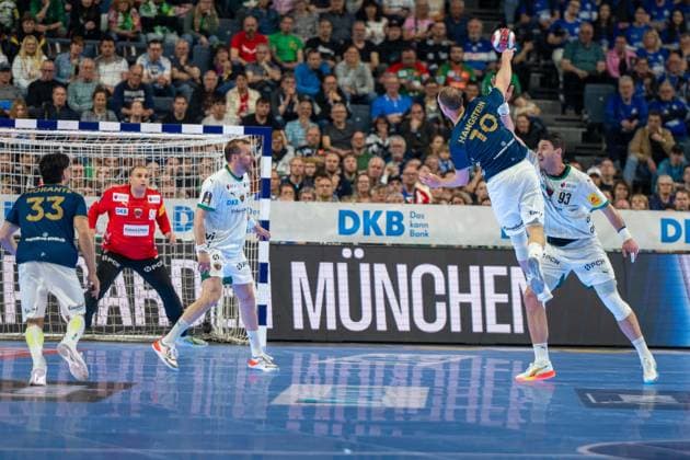 Fynn Hangstein, Rueckraum (Bergischer Handball-Club 06 10), Dejan Milosavljev, Torwart, (Fuechse Berlin 96), Bergischer HC - Fuechse Berlin, DHB-Pokal Maenner, Herren, 6. Spieltag, Finale, Daikin HBL, Lidl Final 4, 19.04.2026 Köln NRW Deutschland