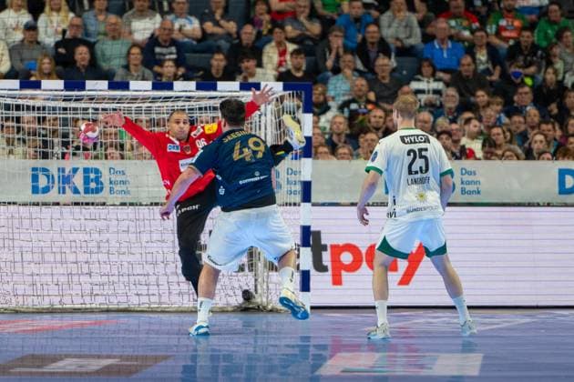 Dejan Milosavljev, Torwart, (Fuechse Berlin 96), Aron Seesing, Kreislaeufer, (Bergischer Handball-Club 06 49), Bergischer HC - Fuechse Berlin, DHB-Pokal Maenner, Herren, 6. Spieltag, Finale, Daikin HBL, Lidl Final 4, 19.04.2026 Köln NRW Deutschland