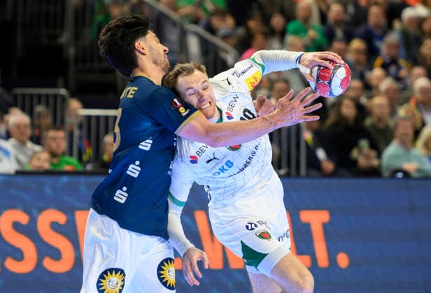 (l-r) Eloy MORANTE MALDONADO (BHC), Mathias GIDSEL (B) Zweikampf, Aktion. Finale Füchse Berlin (B) - Bergischer HC (BHC), am 19.04.2026. Handball DHB Pokal Final4 2026, vom 18.04 - 19.04.2026 in Koeln Deutschland. Â