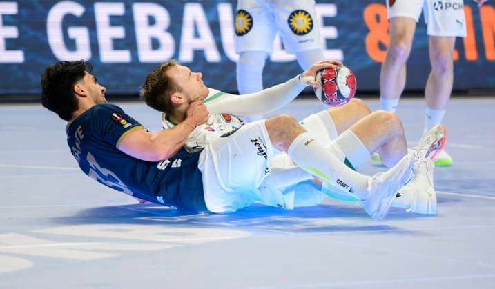 (l-r) Eloy MORANTE MALDONADO (BHC), Mathias GIDSEL (B) Zweikampf, Aktion. Finale Füchse Berlin (B) - Bergischer HC (BHC), am 19.04.2026. Handball DHB Pokal Final4 2026, vom 18.04 - 19.04.2026 in Koeln Deutschland. Â