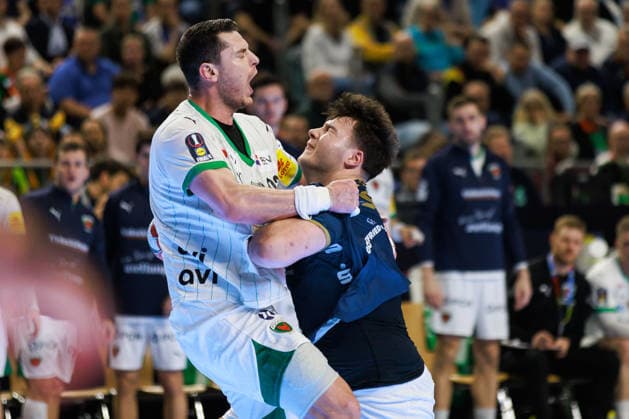 Aron SEESING (Bergischer HC 06, 49) im Zweikampf gegen Mijajlo MARSENIC (Fuechse Berlin, 93) GER, Fuechse Berlin vs. Bergischer HC, Handball, DHB-Pokal, LIDL Final4, Finale, Spielzeit 2025 2026, 19.04.2026, GER, Fuechse Berlin vs. Bergischer HC, Handball, DHB-Pokal, LIDL Final4, Finale, Spielzeit 2025 2026, 19.04.2026, Koeln Copyright: xEibnerxPressefoto OliverxSchmidtx EP_OST