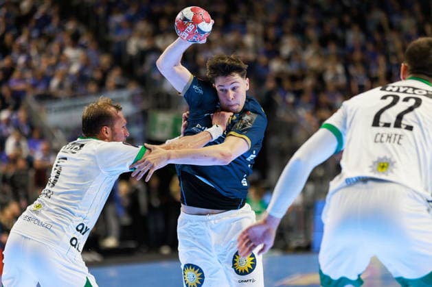 Soeren STEINHAUS (Bergischer HC 06, 53) im Zweikampf gegen Max DARJ (Fuechse Berlin, 05) GER, Fuechse Berlin vs. Bergischer HC, Handball, DHB-Pokal, LIDL Final4, Finale, Spielzeit 2025 2026, 19.04.2026, GER, Fuechse Berlin vs. Bergischer HC, Handball, DHB-Pokal, LIDL Final4, Finale, Spielzeit 2025 2026, 19.04.2026, Koeln Copyright: xEibnerxPressefoto OliverxSchmidtx EP_OST