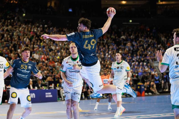 Aron SEESING (Bergischer HC 06, 49) erzielt ein Tor, Aktion, Torwurf GER, Fuechse Berlin vs. Bergischer HC, Handball, DHB-Pokal, LIDL Final4, Finale, Spielzeit 2025 2026, 19.04.2026, GER, Fuechse Berlin vs. Bergischer HC, Handball, DHB-Pokal, LIDL Final4, Finale, Spielzeit 2025 2026, 19.04.2026, Koeln Copyright: xEibnerxPressefoto OliverxSchmidtx EP_OST