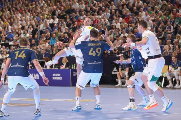 19.04.2026 ,xgox, Handball - DHB Pokal Finale Füchse Berlin - Bergischer HC emspor, v.l. Lasse Andersson (Berlin, 11) wirft Tor, Torschuetze, erzielt Tor, Treffer, scores the goal Koeln
