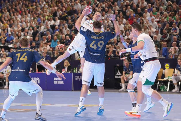 19.04.2026 ,xgox, Handball - DHB Pokal Finale Füchse Berlin - Bergischer HC emspor, v.l. Lasse Andersson (Berlin, 11) wirft Tor, Torschuetze, erzielt Tor, Treffer, scores the goal Koeln