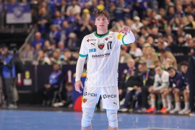 19.04.2026 ,xgox, Handball - DHB Pokal Finale Füchse Berlin - Bergischer HC emspor, v.l. Nils Lichtlein (Berlin, 17) gibt Anweisungen, gestikuliert mit den Armen, gesticulate, gives instructions Koeln