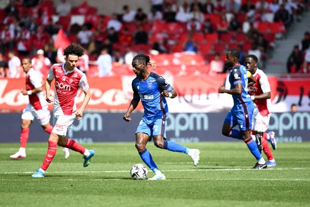 AS Monaco FC v AJ Auxerre - Ligue 1 McDonald s 2025 2026 11 Maghnes AKLIOUCHE (asm) - 14 Gideon MENSAH (aja) during the Ligue 1 McDonald s match between AS Monaco FC and AJ Auxerre at Stade Louis II on April 19, 2026 in Monaco, Monaco. Monaco Monaco  Copyright: xFEPx 776348355