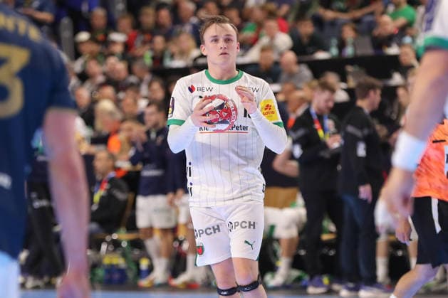 19.04.2026 ,xgox, Handball - DHB Pokal Finale Füchse Berlin - Bergischer HC emspor, v.l. Tobias Grondahl (Berlin, 15) am Ball, plays the ball Koeln