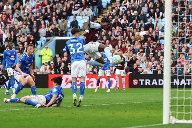 Birmingham, England, 19th April 2026. Tammy Abraham of Aston Villa scores a goal to make it 4-3 during the Aston Villa vs Sunderland Premier League match at Villa Park, Birmingham. Picture credit should read: Gareth Evans Sportimage EDITORIAL USE ONLY. No use with unauthorised audio, video, data, fixture lists, club league logos or live services. Online in-match use limited to 120 images, no video emulation. No use in betting, games or single club league player publications. SPI_056_GE_Aston_Villa_vs_Sunderland SPI-4703-0056