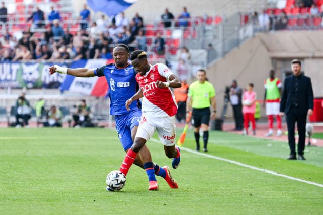 AS Monaco FC v AJ Auxerre - Ligue 1 McDonald s 2025 2026 24 Bryan OKOH (aja) - 24 Simon ADINGRA (asm) during the Ligue 1 McDonald s match between AS Monaco FC and AJ Auxerre at Stade Louis II on April 19, 2026 in Monaco, Monaco. Monaco Monaco  Copyright: xFEPx 776348355