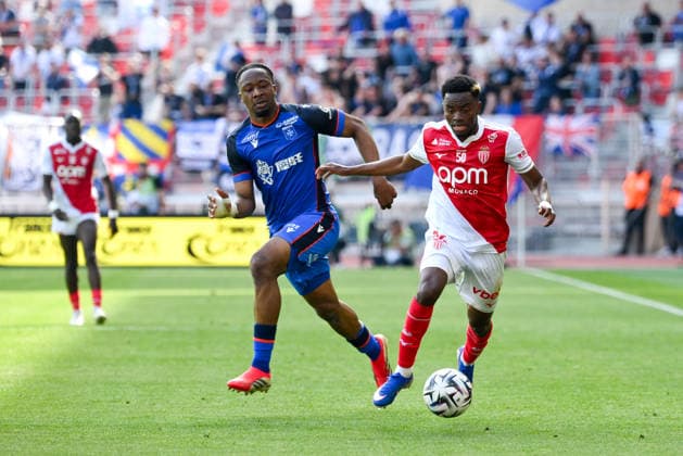 AS Monaco FC v AJ Auxerre - Ligue 1 McDonald s 2025 2026 24 Bryan OKOH (aja) - 24 Simon ADINGRA (asm) during the Ligue 1 McDonald s match between AS Monaco FC and AJ Auxerre at Stade Louis II on April 19, 2026 in Monaco, Monaco. Monaco Monaco  Copyright: xFEPx 776348355