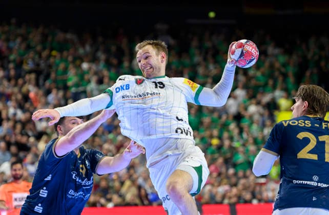 (l-r) Aron SEESING (BHC), Mathias GIDSEL (B) Aktion. Finale Füchse Berlin (B) - Bergischer HC (BHC), am 19.04.2026. Handball DHB Pokal Final4 2026, vom 18.04 - 19.04.2026 in Koeln Deutschland. Â