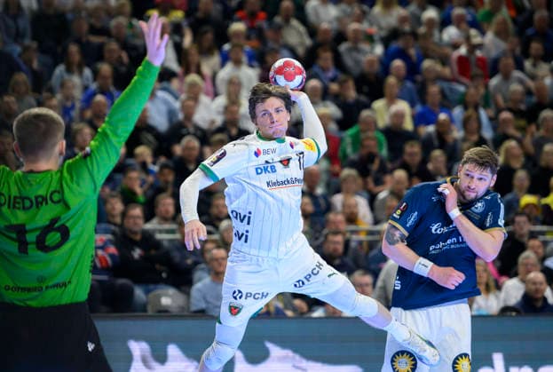 (l-r) Lukas DIEDRICH Torwart (BHC), Nils LICHTLEIN (B), Johannes Wasielewski (BHC) Wurf, Aktion. Finale Füchse Berlin (B) - Bergischer HC (BHC), am 19.04.2026. Handball DHB Pokal Final4 2026, vom 18.04 - 19.04.2026 in Koeln Deutschland. Â