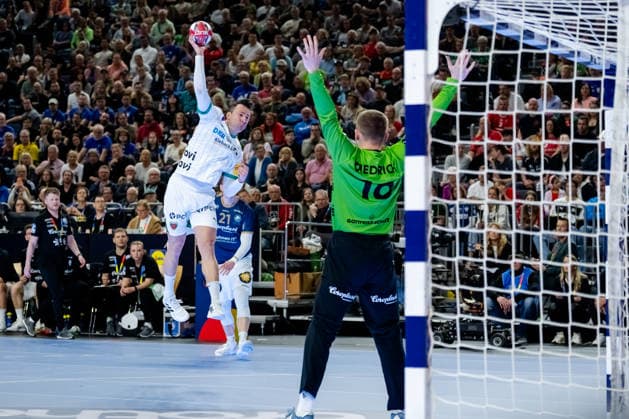Köln, 19.04.2026, Handball, Herren, Lidl Final4, DHB Pokal, Finale, Füchse Berlin - Bergischer HC Aitor Arino (Füchse Berlin, 14) beim Torwurf Lukas Diedrich (Bergischer HC, 16) Köln Lanxess Arena NRW Germany