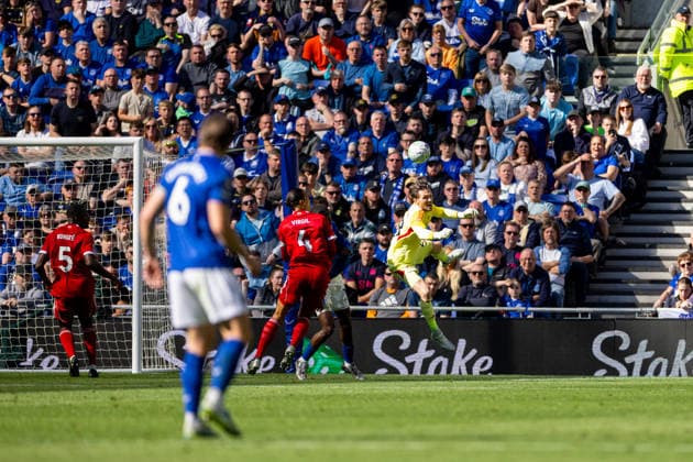 Football - FA Premier League - Everton FC v Liverpool FC LIVERPOOL, ENGLAND - Sunday, April 19, 2026: Liverpool s goalkeeper Freddie Woodman makes a save during the FA Premier League match between Everton FC and Liverpool FC, the 248th Merseyside Derby, at Bramley-Moore Dock. (Photo by David Rawcliffe Propaganda) LIVERPOOL Bramley-Moore Dock MERSEYSIDE ENGLAND  Copyright: xDavidxRawcliffex P2026-04-19-Everton_Liverpool-147