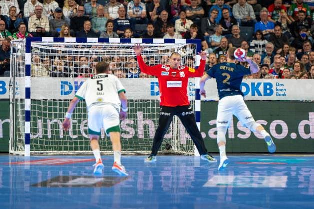 Dejan Milosavljev, Torwart, (Fuechse Berlin 96), Noah Beyer, (Bergischer Handball-Club 06 2), Bergischer HC - Fuechse Berlin, DHB-Pokal Maenner, Herren, 6. Spieltag, Finale, Daikin HBL, Lidl Final 4, 19.04.2026 Köln NRW Deutschland