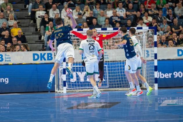 Aron Seesing, Kreislaeufer, (Bergischer Handball-Club 06 49),Matthes Langhoff, Linksaußen Rueckraum, (Fuechse Berlin 25), Bergischer HC - Fuechse Berlin, DHB-Pokal Maenner, Herren, 6. Spieltag, Finale, Daikin HBL, Lidl Final 4, 19.04.2026 Köln NRW Deutschland