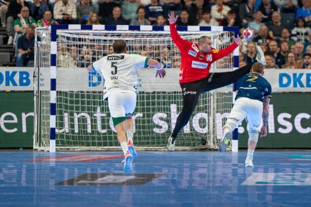 Dejan Milosavljev, Torwart, (Fuechse Berlin 96), Noah Beyer, (Bergischer Handball-Club 06 2), Bergischer HC - Fuechse Berlin, DHB-Pokal Maenner, Herren, 6. Spieltag, Finale, Daikin HBL, Lidl Final 4, 19.04.2026 Köln NRW Deutschland