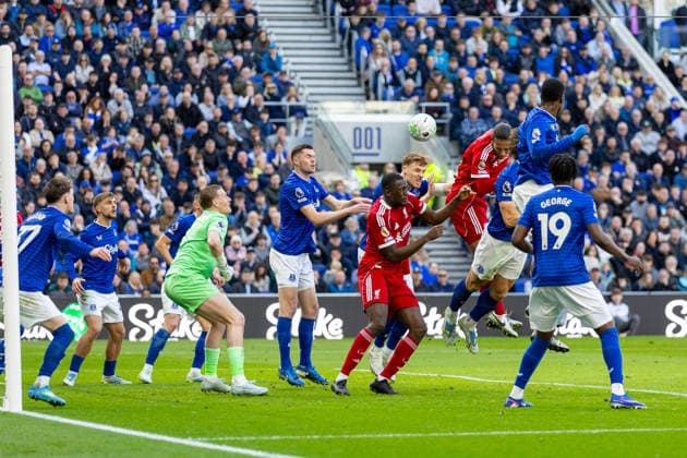 Football - FA Premier League - Everton FC v Liverpool FC LIVERPOOL, ENGLAND - Sunday, April 19, 2026: Liverpool s captain Virgil van Dijk scores his side s second goal with a header during the FA Premier League match between Everton FC and Liverpool FC, the 248th Merseyside Derby, at Bramley-Moore Dock. (Photo by David Rawcliffe Propaganda) LIVERPOOL Bramley-Moore Dock MERSEYSIDE ENGLAND  Copyright: xDavidxRawcliffex P2026-04-19-Everton_Liverpool-159
